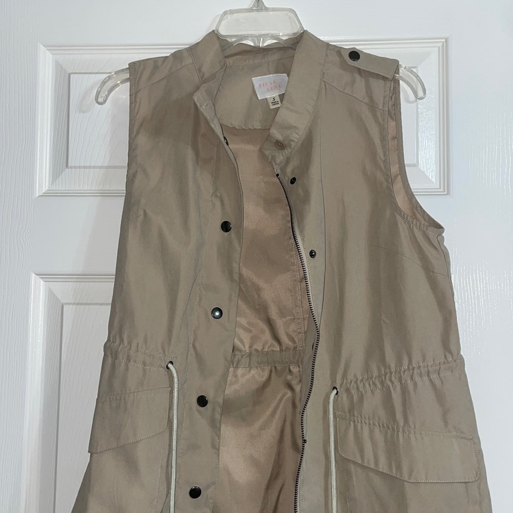 FIRST LOVE Vest - Picture 2 of 5